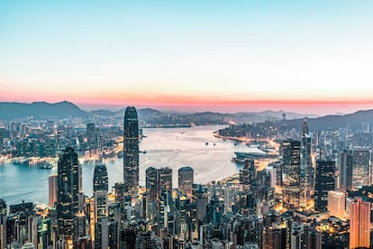 Rascacielos en la bahía de Hong Kong.