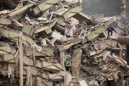 Vista general de los daños en viviendas afectados por el terremoto en Kahramanmaras, el viernes.