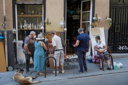 Una calle del Rastro durante un domingo del pasado mes de julio