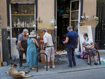 Una calle del Rastro durante un domingo del pasado mes de julio