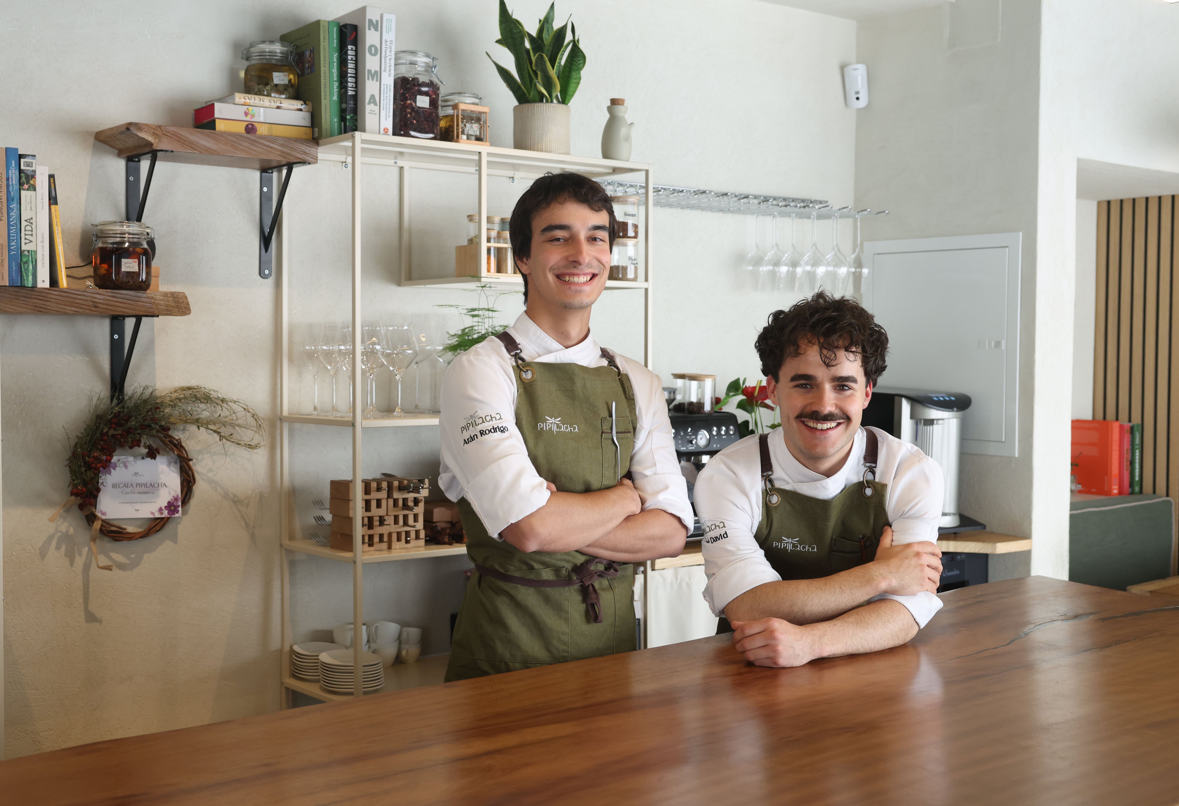 Noé David y Arán Mateo, dueños del local.