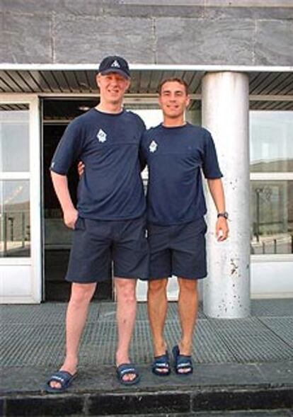 El entrenador Miguel Rodrigo (derecha), con el presidente del Dinamo.