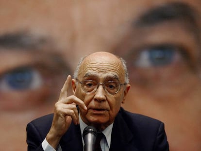 El escritor y premio Nobel de Literatura José Saramago, durante una intervención en la Feria del Libro de Guadalajara (México), en 2004.