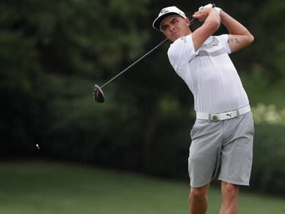 Rickie Fowler, con bermudas en la zona de pr&aacute;cticas.