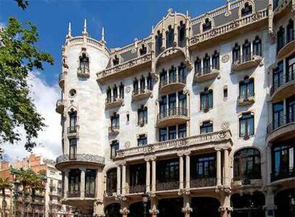 Hotel Casa Fuster, ubicado en un edificio modernista rehabilitado en el centro de Barcelona.