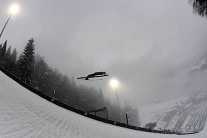 Los saltadores de esquí llevan lanzándose por este trampolín desde la década de 1940. No solamente es la cita principal del anual Torneo de los Cuatro Trampolines (<a href="https://vierschanzentournee.com/" rel="nofollow" target="">vierschanzentournee.com</a>), sino que, con capacidad para 25.000 espectadores, es también una de las mayores instalaciones deportivas de Austria. Su nombre se lo debe al saltador Paul Ausserleitner, quien en 1952 falleció saltando aquí. <a href="https://www.skiclub-bischofshofen.at/de/club/schanzenstadion" rel="nofollow" target="">skiclub-bischofshofen.at</a>