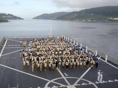 Los chicos de la Ruta Quetzal exploran Sálvora entre nieblas