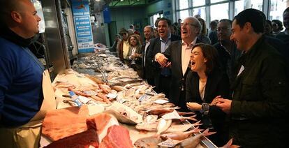 Soraya Sáenz de Santamaría y Juanma Moreno en Huelva.