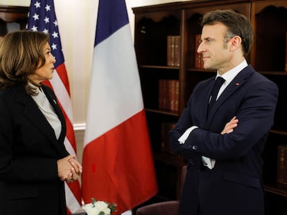 La vicepresidenta de Estados Unidos, Kamala Harris, reunida con el presidente francés, Emmanuel Macron, antes del inicio de la Conferencia de Seguridad de Múnich, este viernes.