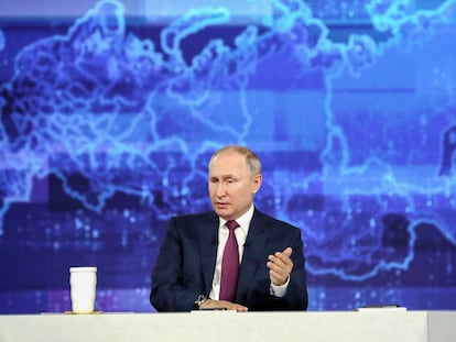 El presidente ruso, Vladímir Putin, durante un programa maratón de preguntas de la ciudadanía, el miércoles.