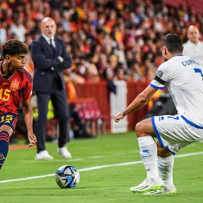 Lamine Yamal, con la selección española, ante el combina de de Chipre.