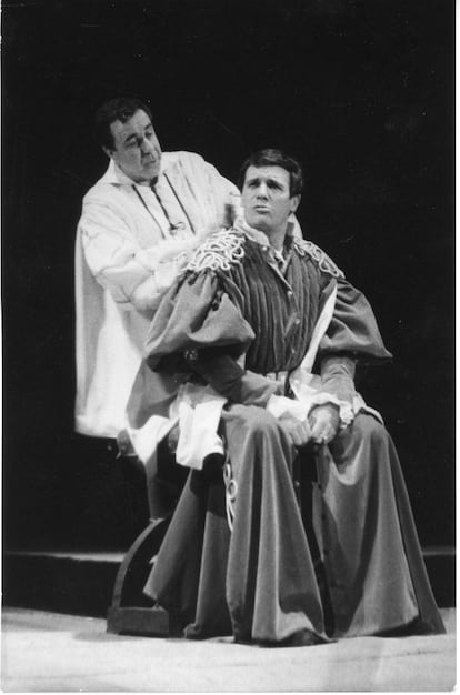 Fernando Rey con Francisco Rabal en 'Becket o el honor de Dios', obra de teatro de Jean Anouilh.