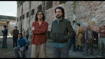 Tonatiuh y Diego Luna, como los presos Luis Molina y Valentín Arregui en 'El beso de la mujer araña', dirigida por Bill Condon.