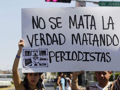 Protesta en el aniversario del asesinato de Regina.