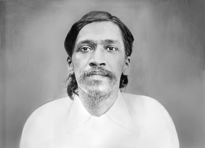 Una de foto de 1900 de Sri Aurobindo Ghosh, filósofo, gurú yogui, maharishi, nacionalista indio.