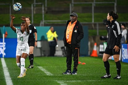 Bruce Mwape entrenador de la selección de Zambia