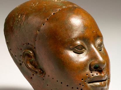 Máscara <i>Obalufon,</i> una de las piezas de la muestra <i>El reino de Ife</i>.