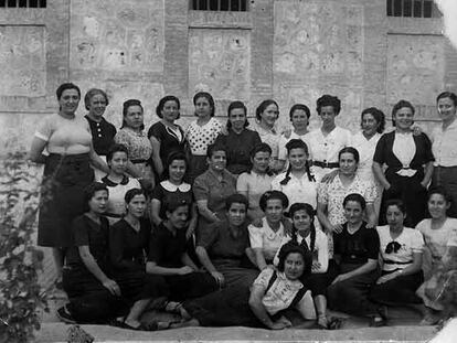 Un grupo de mujeres republicanas posa en la cárcel de Ventas en 1941.