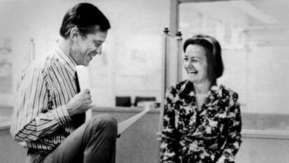 Katharine Graham junto a Ben Bradlee.