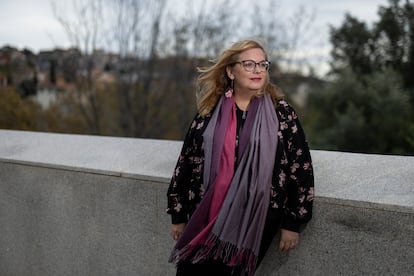 Silvia Anguera Roldán, que sufre perdida del olfato desde que nació, fotografiada en un jardín de Vallcarca.

