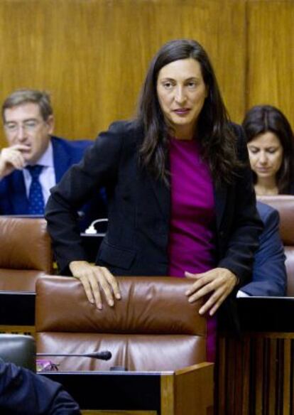 Dolores Lopez en el Parlamento Andaluz.