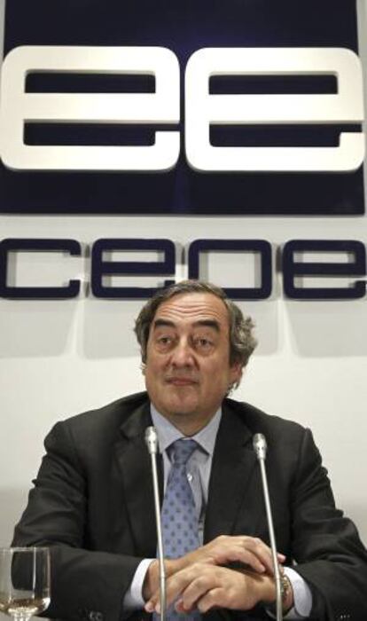 El presidente de la CEOE, Juan Rosell, comparece en rueda de prensa para explicar la Junta directiva celebrada hoy en la sede de la patronal, en Madrid.