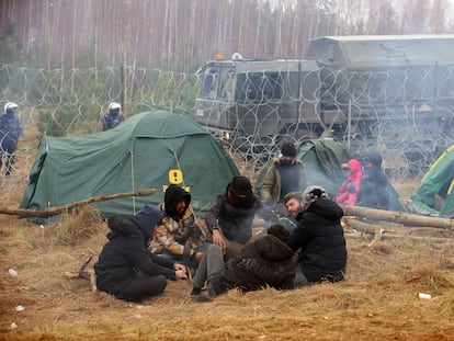 Migrantes en la frontera entre Bielorrusia y Polonia, el 10 de noviembre de 2021.