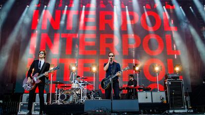 La banda estadounidense Interpol durante un concierto en Montreal, Canada, en 2019.