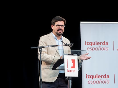 El líder de Izquierda Española, Guillermo del Valle, interviene durante el acto de presentación del partido político ‘Izquierda Española’, este domingo en Madrid.