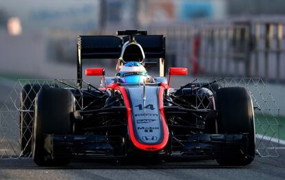 El McLaren de Fernando Alonso en el Circuito de Catalu&ntilde;a.