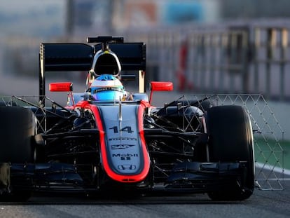 El McLaren de Fernando Alonso en el Circuito de Catalu&ntilde;a.