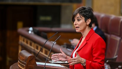La ministra de Vivienda y Agenda Urbana, Isabel Rodríguez, interviene en el pleno de la semana pasada en el Congreso de los Diputados.
