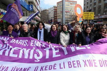 Mujeres turcas en la manifestación por la igualdad de género en Ankara.