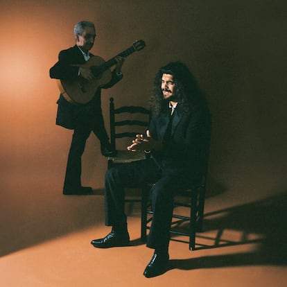 Portada del disco 'Por amor al cante', de Israel Fernández y Antonio El Relojero