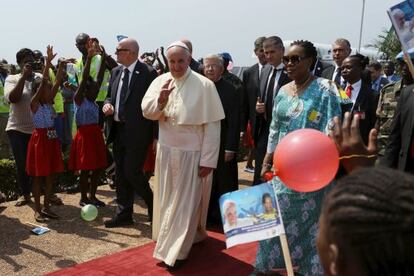 El Papa a su llegada este domingo a Bangui, la capital centroafricana.