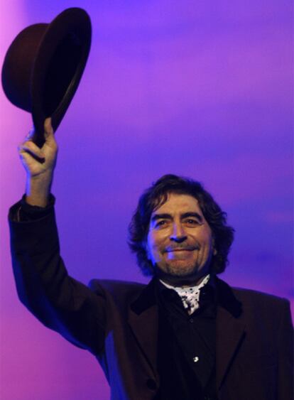 Joaquín Sabina, en una actuación en Roquetas de Mar.