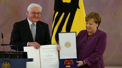 Angela Merkel y Frank-Walter Steinmeier, este lunes en Berlín.