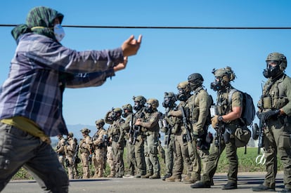 Al momento se desconoce el número de detenidos durante el operativo en el campo agrícola de Camarillo y en las protestas.