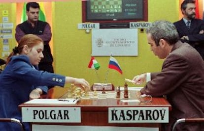 Polgar y Kaspárov, durante su partida de ayer.