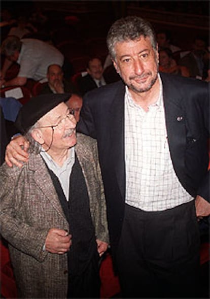 El escultor Agustín Ibarrola, con el sindicalista José María Fidalgo.