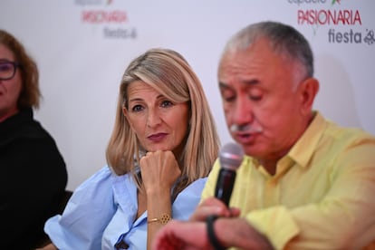 La vicepresidenta segunda del Gobierno, Yolanda Díaz, y el secretario general de UGT, Pepe Álvarez, participan en una mesa de diálogo el marco de la Fiesta del PCE este domingo en Rivas (Madrid).