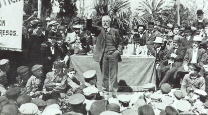 Pablo Iglesias durante la Semana Tráfica de 1909.