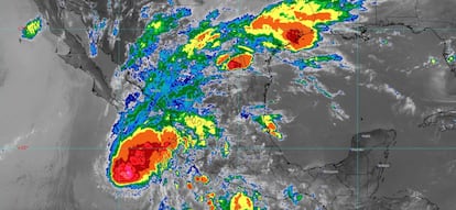 La tormenta tropical 'Alvin' recorre el Pacífico mexicano, este 30 de mayo de 2025.