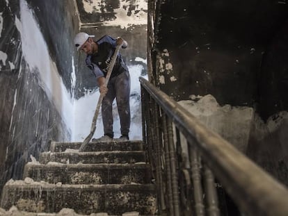 Muchas casas de Sinyar se encuentran contaminadas con restos explosivos de la guerra. Las familias, con la ayuda de Naciones Unidas en Irak, deben demostrar a las autoridades locales la propiedad de sus hogares.