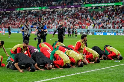 Los jugadores marroquíes celebran la victoria ante España por penaltis y el pase a cuartos de final del Mundial. 