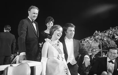 Dustin Hoffman y Gene Hackman en la gala de los Oscar de 1968. Ambos estaban nominados (por 'Bonnie & Clyde' y por 'El graduado'), pero ninguno gan. 