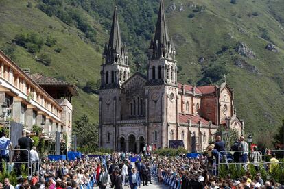 Ambiente en Covadonga durante la visita de la familia real.