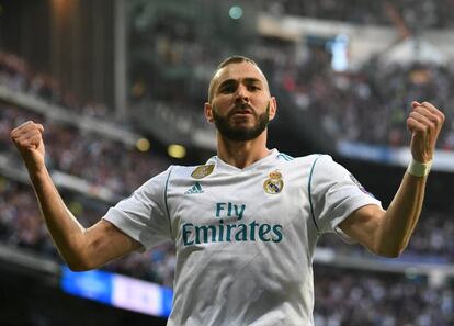 La celebración de Benzema después del gol del 1-1.