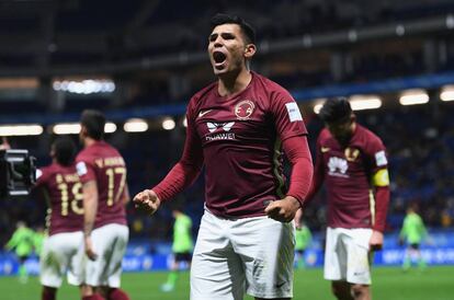 Silvio Romero, delantero de América, celebra el segundo gol