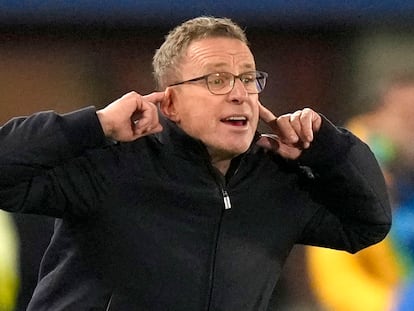 Ralf Rangnick, durante un partido al frente de la selección de Austria.